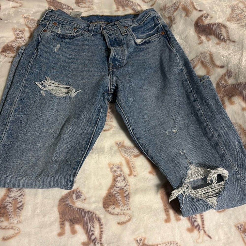 Women Levi’s size 25x28 501s skinny